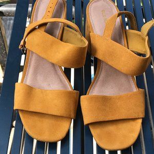 Old Navy Faux Suede Block Heel Sandals Size 10